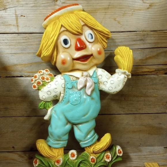 Vintage Scarecrow Boy Waving Plastic Figurine Wall Hanging Universal Statuary Co - Picture 1 of 6